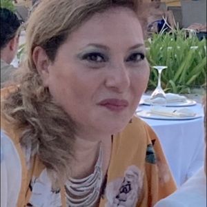 Meet your Posher, Carmelita